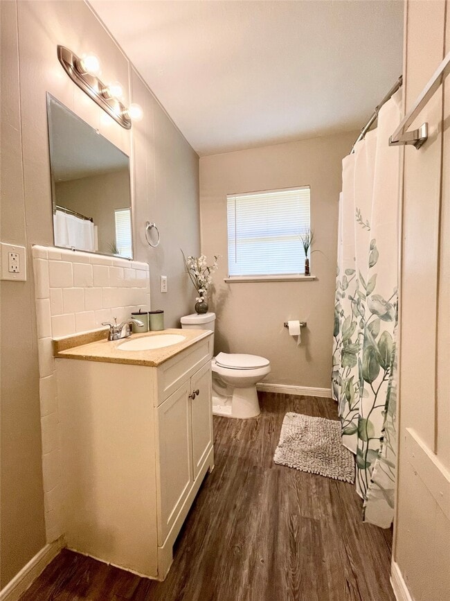 Photo - 5743 Beldart St