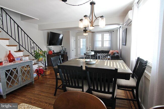 Photo - 215 W 9th Ave