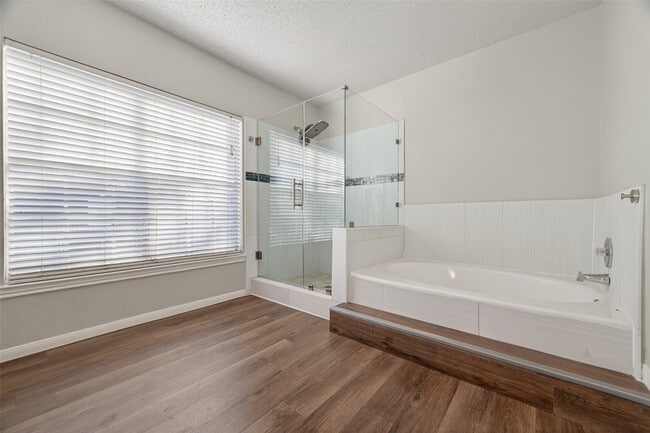 Building Photo - 21215 Park Bluff Dr