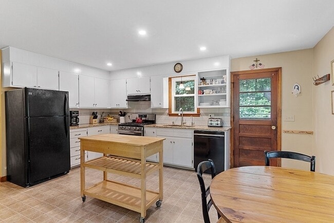 Photo - 590 Ashby State Rd