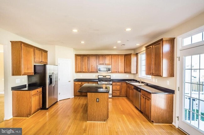 Photo - 1693 Mohegan Dr