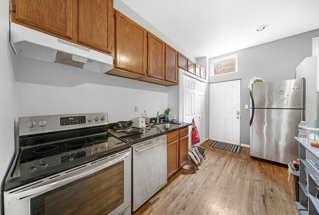 Photo - 2946 N Lincoln Ave Unit 1R