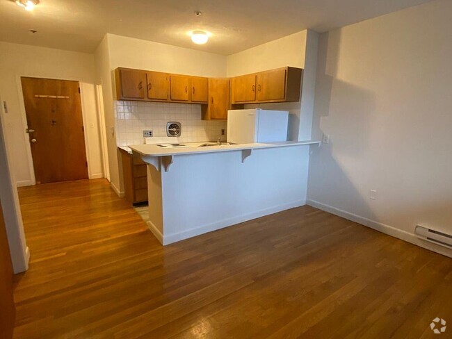 Building Photo - 531 Beacon St Rental