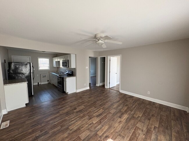 Photo - 2 Bedroom available now!! $900/month! Updated unit!!