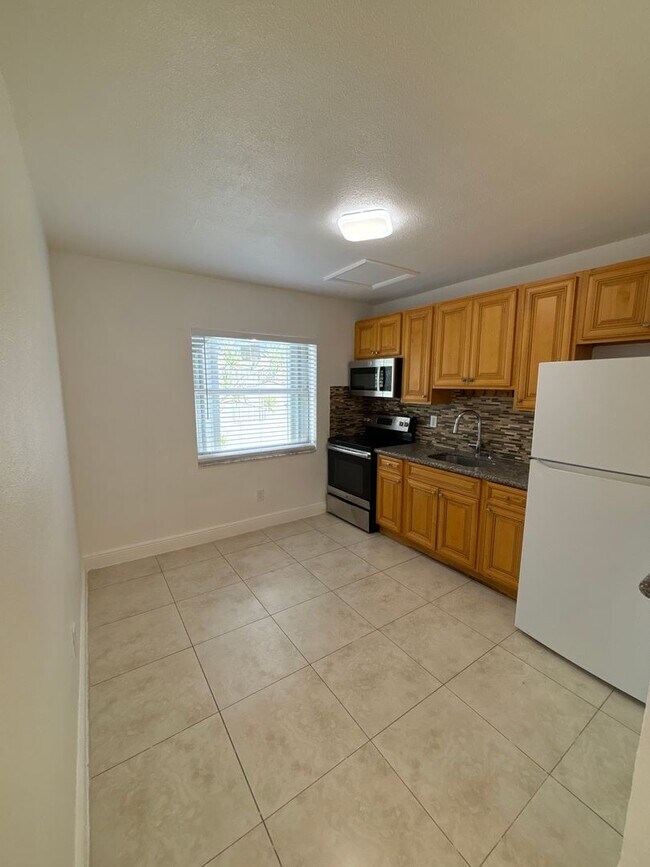 Photo - 401 SW 5th St Unit 04