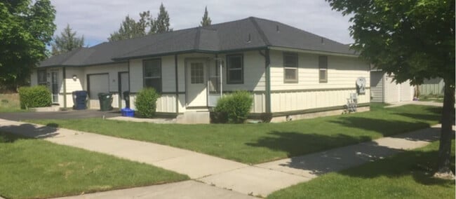 Photo - 1048 Ne Warner Pl