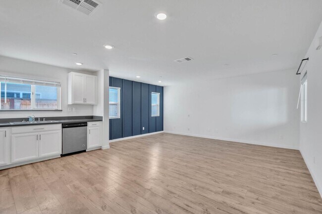 Photo - 4392 Silver Cedar Ln