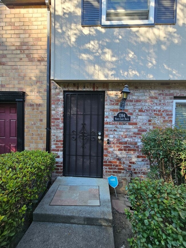 1394 N Loop Dr