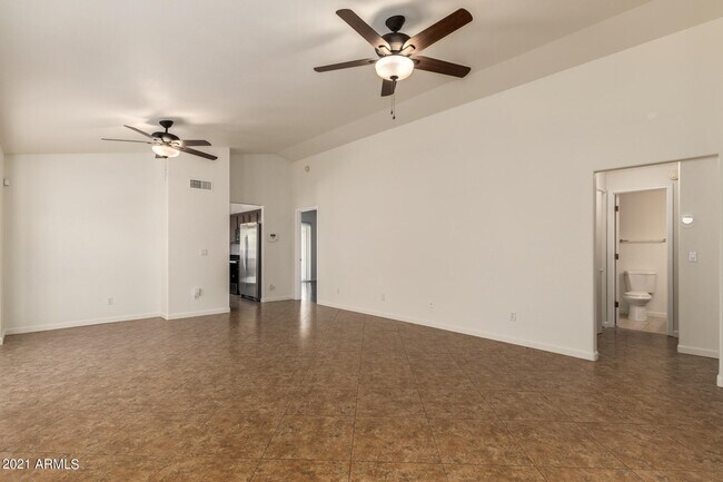 Photo - 4634 E Grovers Ave