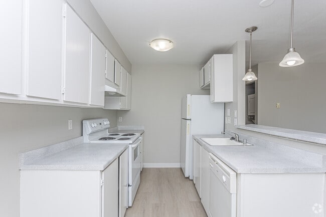 2BR, 2BA - 950SF - Kitchen