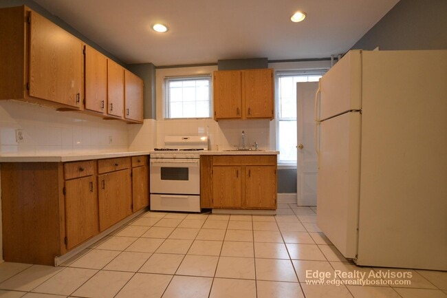 Building Photo - 22 Everett Sq Unit 1 Rental