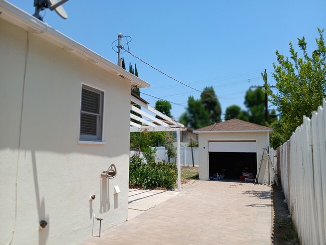 Photo - 5026 Newcastle Ave