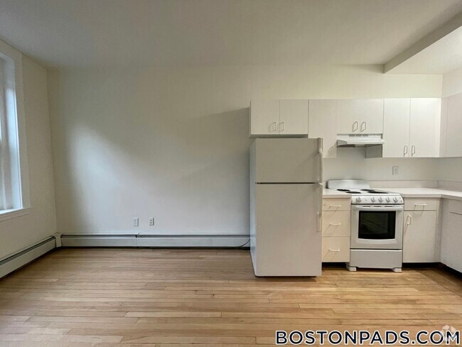 Building Photo - 1539 Beacon St Rental