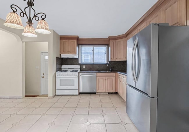 Photo - 58-52-5208 208th St