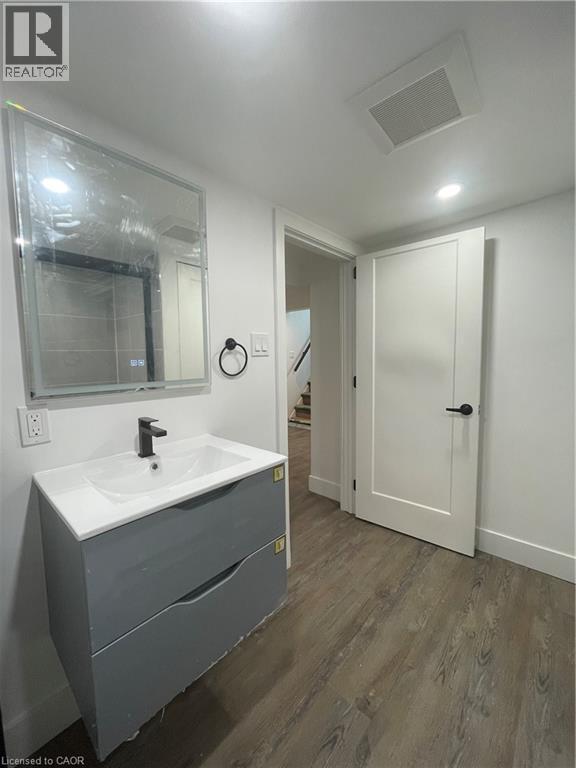 Photo - 246 E 31st St