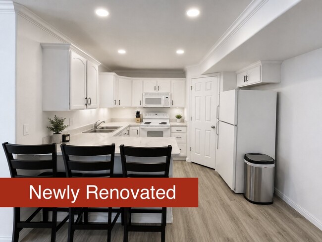 Building Photo - 3561-3585 E Rock Creek Rd Unit Apt E6