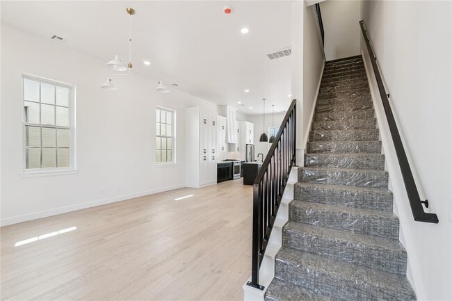 Photo - 18814 Selah Wy