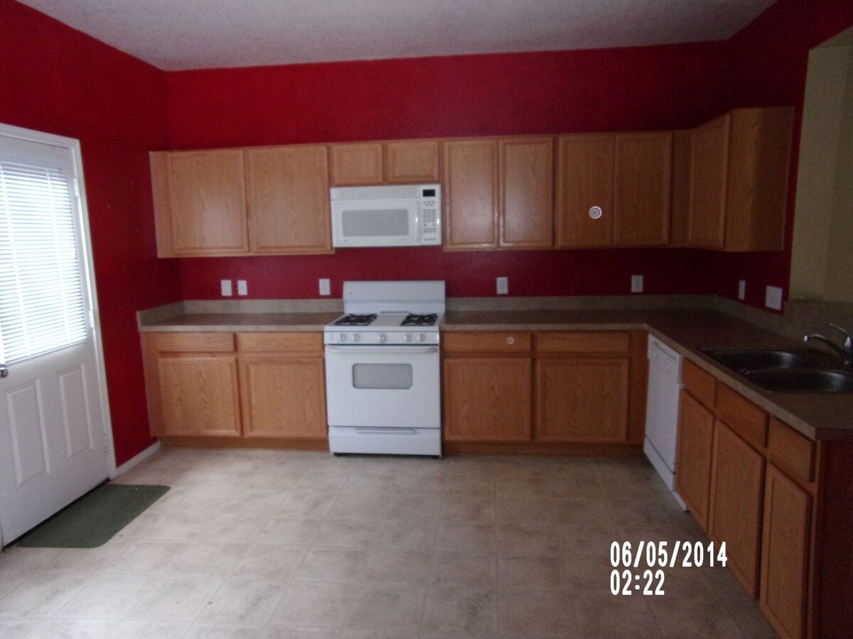 Photo - Cute townhome ready for new tenant!