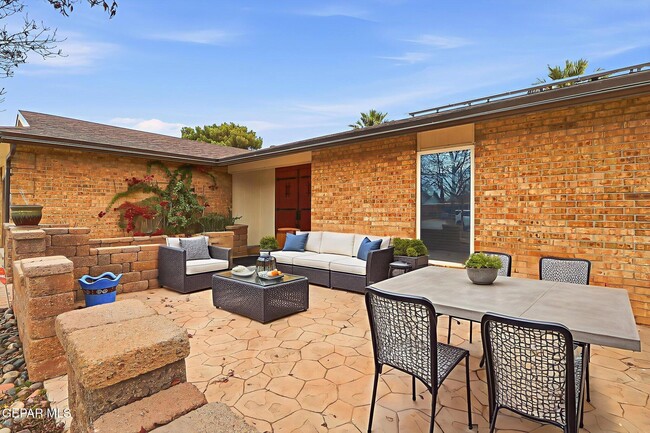 Photo - 1732 Russ Randall St