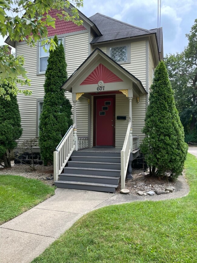 Building Photo - 607 Minor Ave