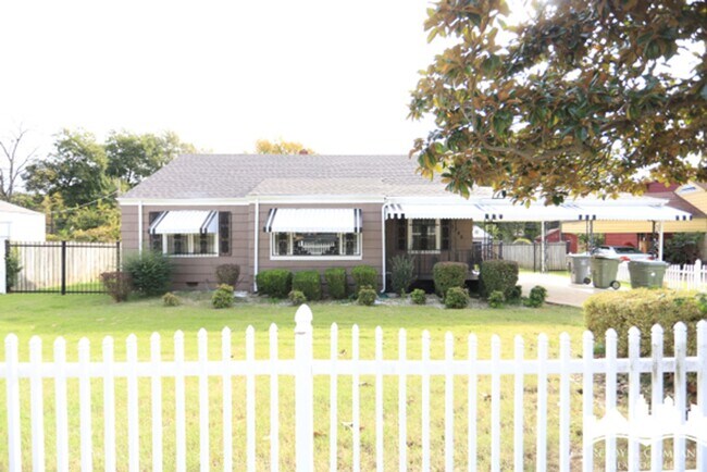 Photo - 1446 Alamo St