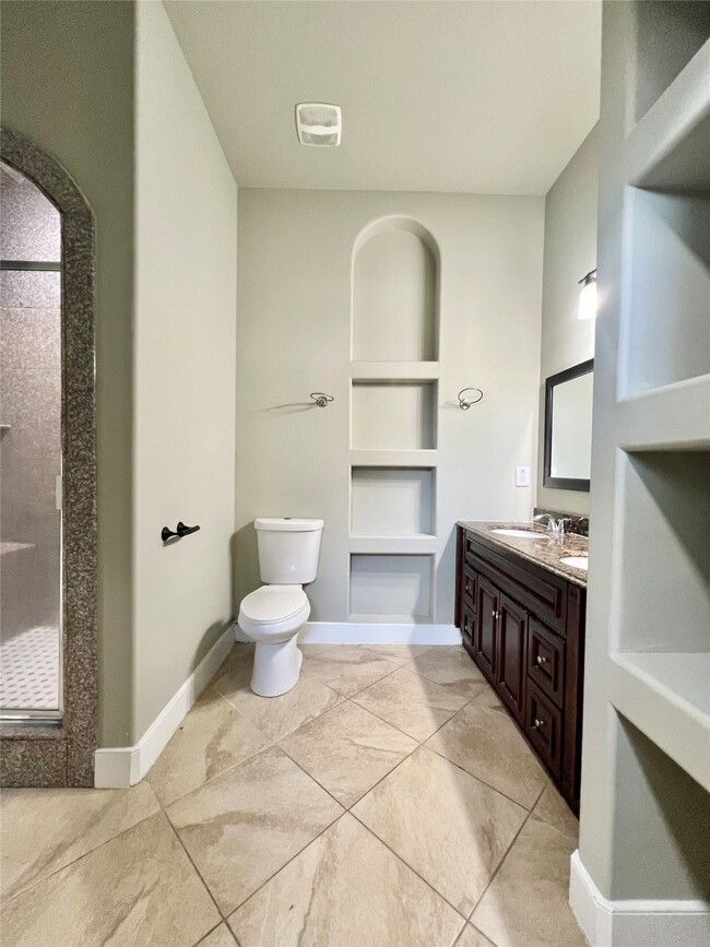 Photo - 216 Thorn Ridge St