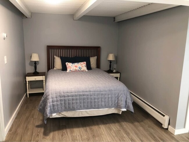 Master bedroom - 6117 E Lake Rd Unit Lakeview Apt