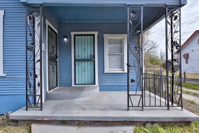 Photo - 1314 N Sabinas St