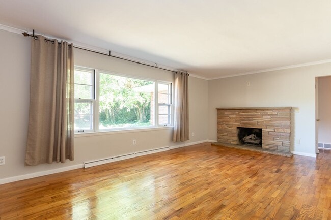 Photo - 3 bedroom 1.5 bath 1668 Sqft home just 1 m...