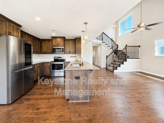 Photo - 384 Wingfield Dr