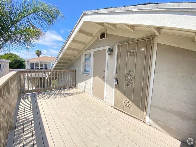 Building Photo - Charming Upstairs 1-Bedroom – Just Steps A... Unit 1084 1/2 Lincoln Rental