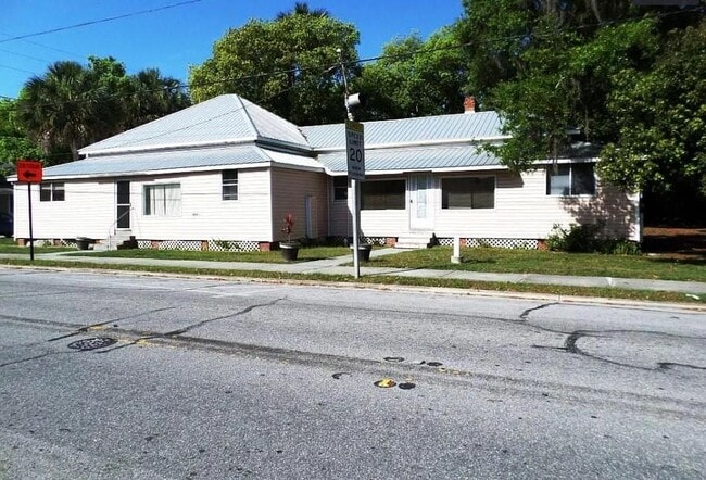 Photo - 20805 Chestnut St House