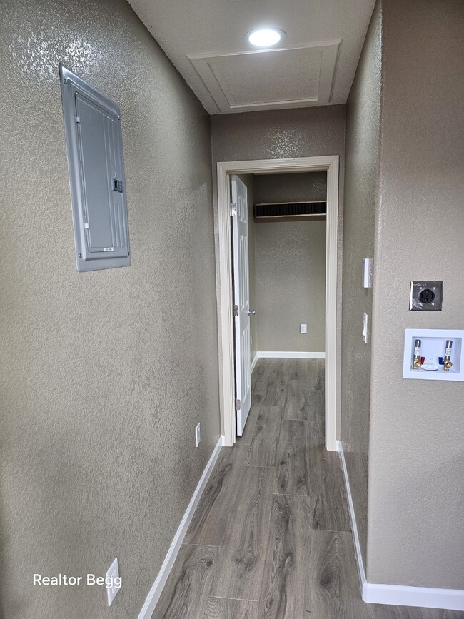 Photo - 2102 Black Rose Ln