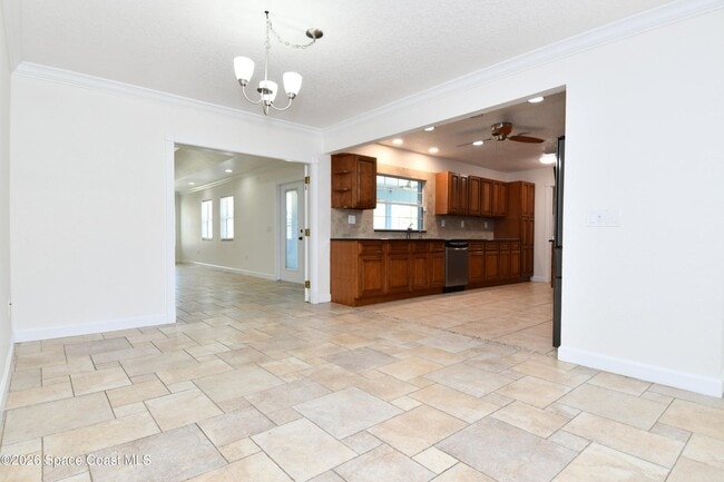 Photo - 2185 Acacia St NE