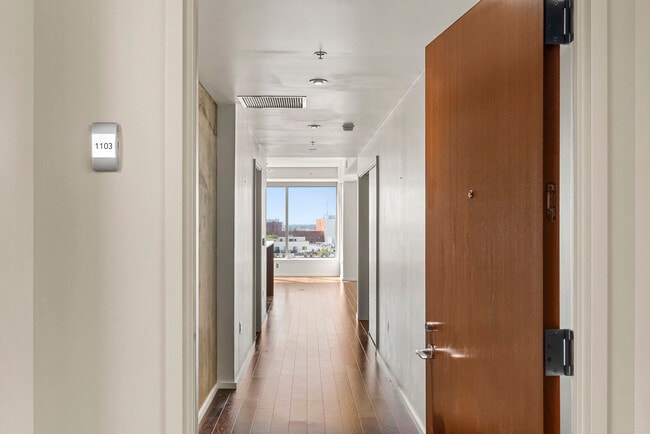 Photo - 1155 S Grand Ave Unidad 1103