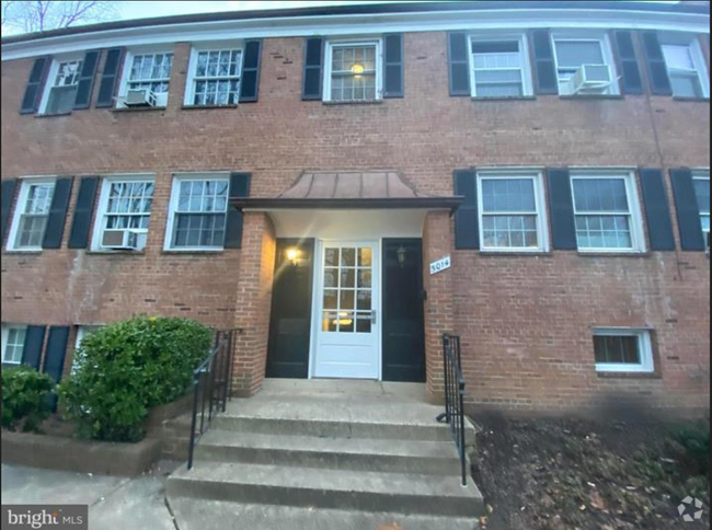 Building Photo - 5014 Columbia Pike Unit 4 Rental
