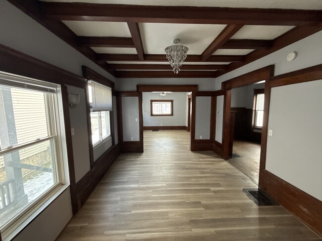 Building Photo - 913 10th St