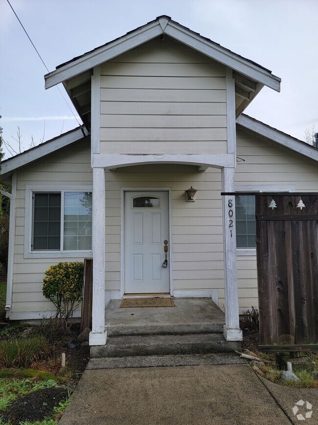 Building Photo - Charming newly updated 2 bedroom 1 bath ho... Rental