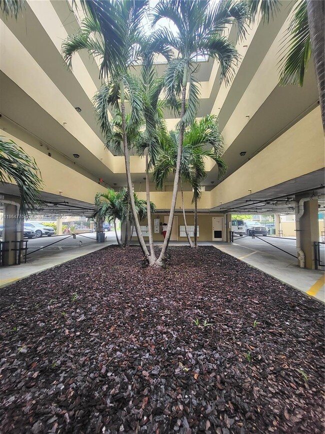 Building Photo - 2647 NW 25th Ave Unit 202 Rental