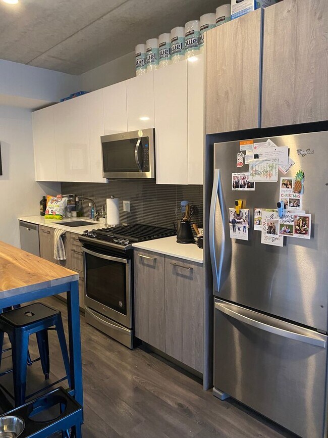 Photo - 1833 N Leavitt St Unidad 212