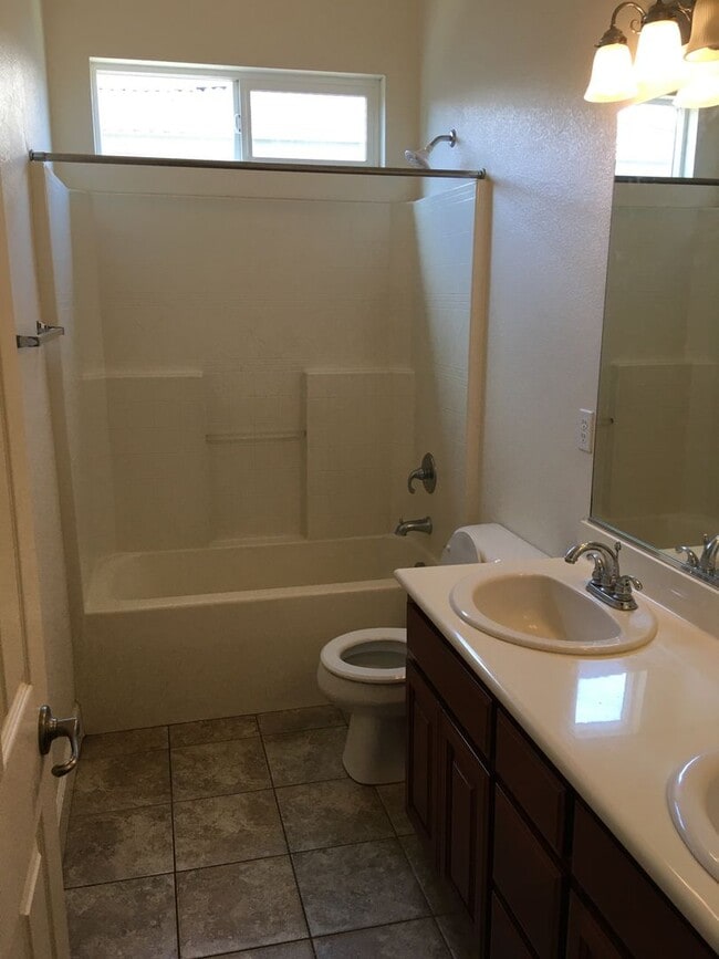 Photo - BEAUTIFUL 4 Bedroom Home 2.5 BA in Plumas Lake AVAILABLE NOW!