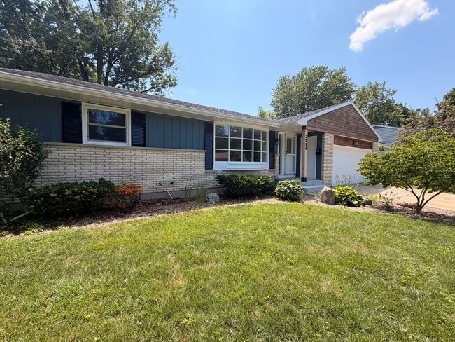 Building Photo - East Grand Rapids 4 Bedroom home