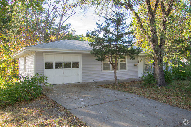 Building Photo - 1207 White Oak Ln Rental