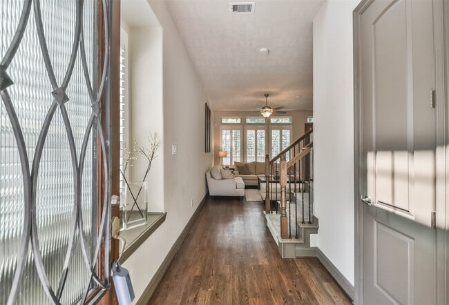 Photo - 19 Aventura Pl