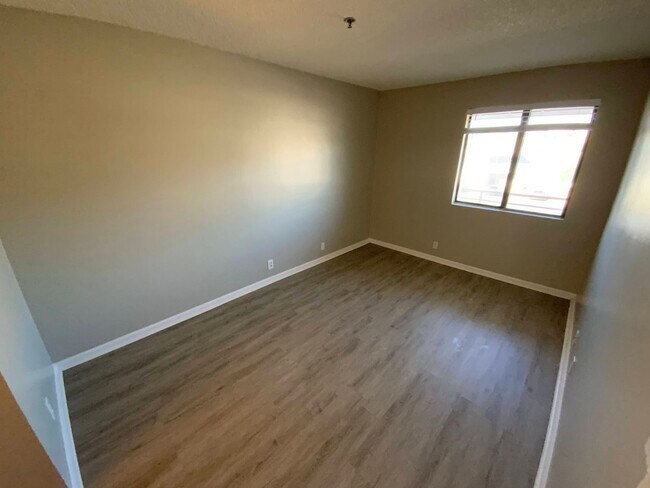 Photo - 1 BEDROOM 3RD FLOOR CONDO CLOSE TO UNLV/AIRPORT & LV STRIP!