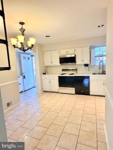 736 Village Ln.