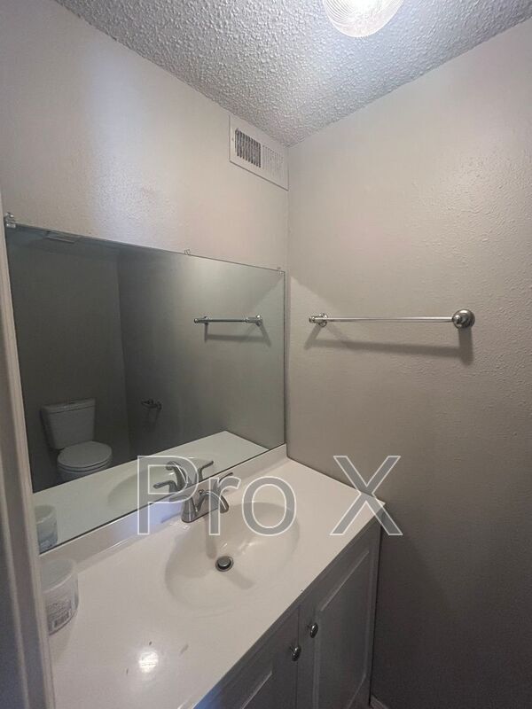 Photo - 520 N Betty Jo Dr