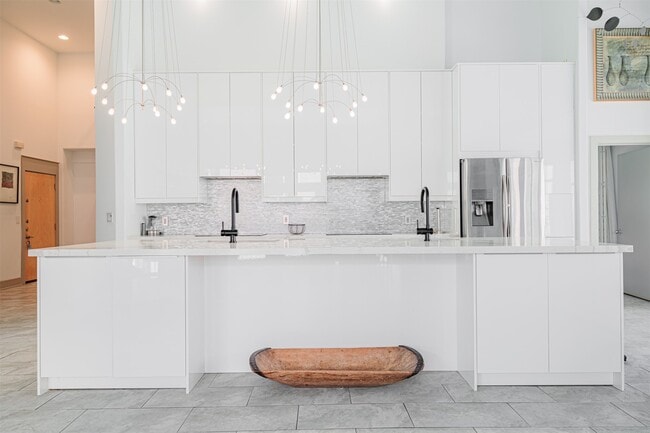 Building Photo - 1901 Post Oak Blvd Unit 4102