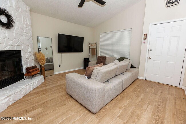 Photo - 1324 Independence Dr