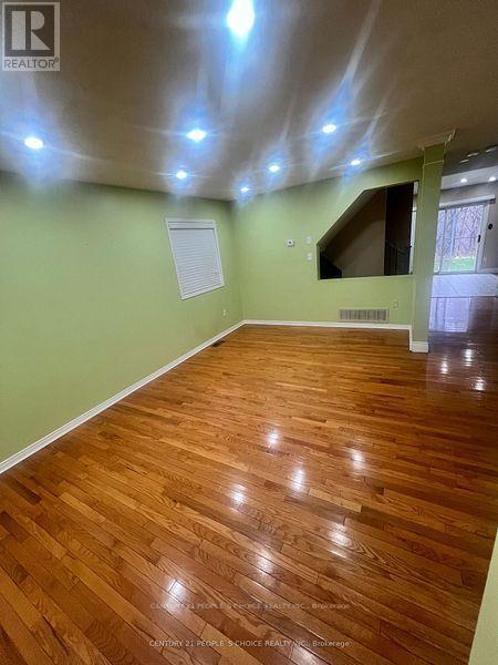 Photo - 29 Hollowgrove Blvd